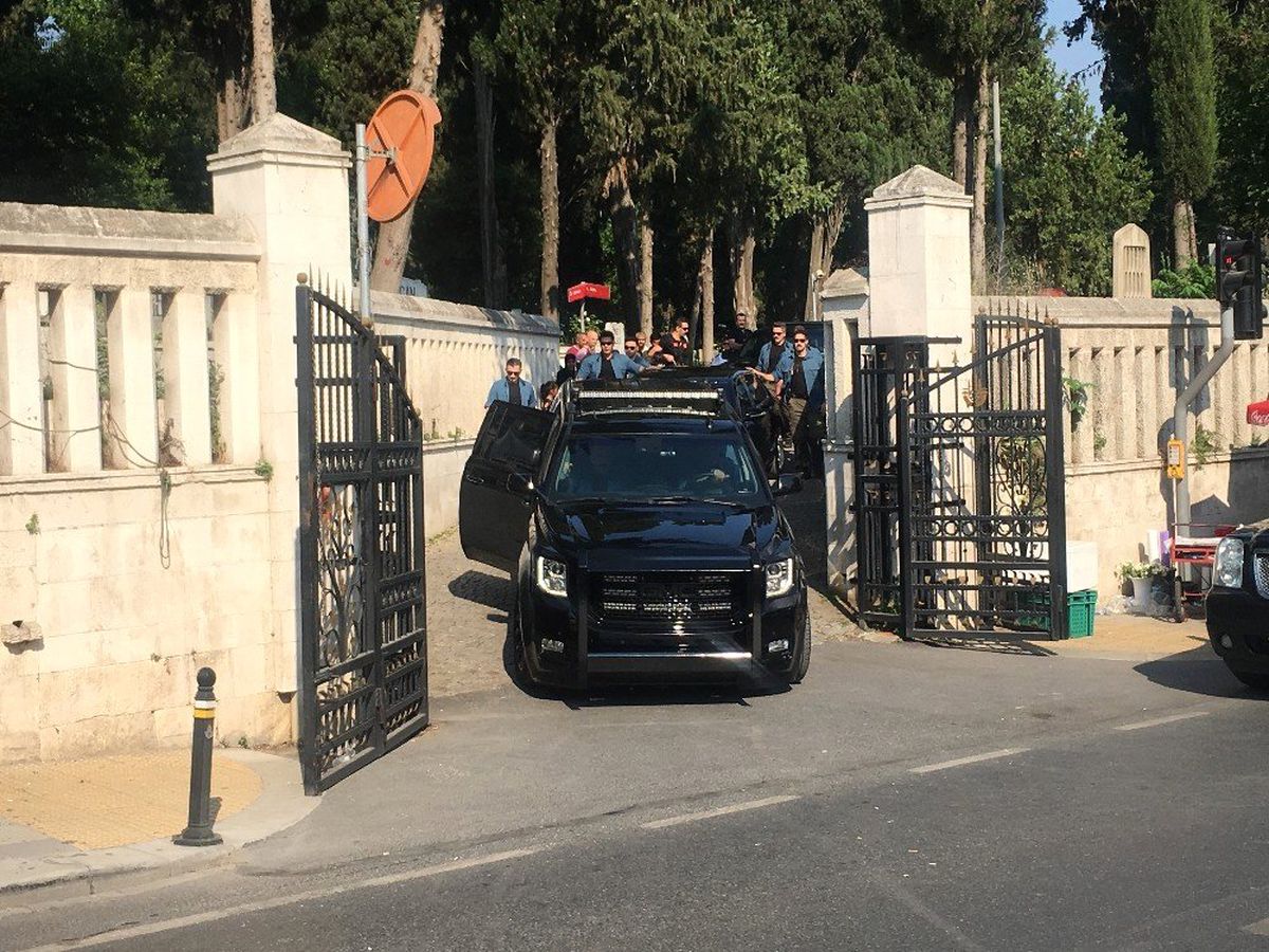 Cumhurbaşkanı Erdoğan, Karacaahmet Mezarlığı'nda anne ve babasının mezarını ziyaret etti