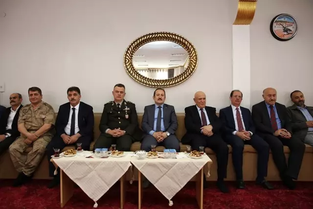 Geleneksel bayramlaşma merasimi Tuzcuzade Mahalle Odasında gerçekleştirildi