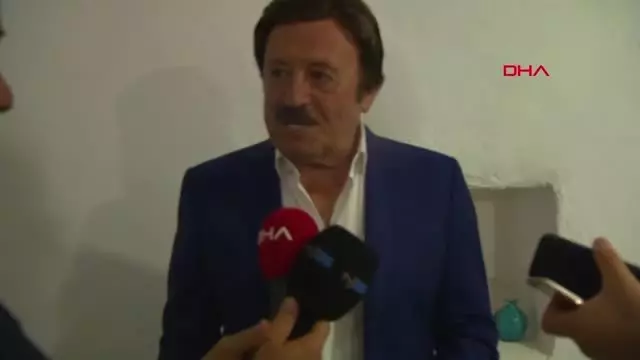 İZMİR Selami Şahin Çeşme'de tatilcileri coşturdu