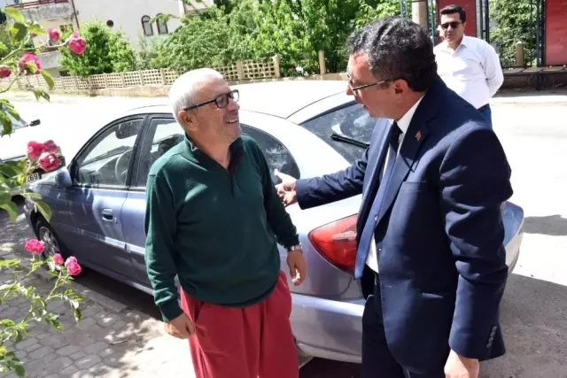 Kilitli kapı için itfaiyeyi beklerken karşılarında belediye başkanını buldular