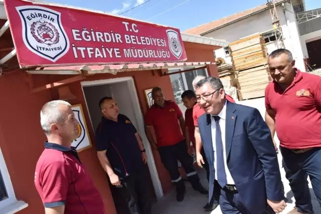 Kilitli kapı için itfaiyeyi beklerken karşılarında belediye başkanını buldular