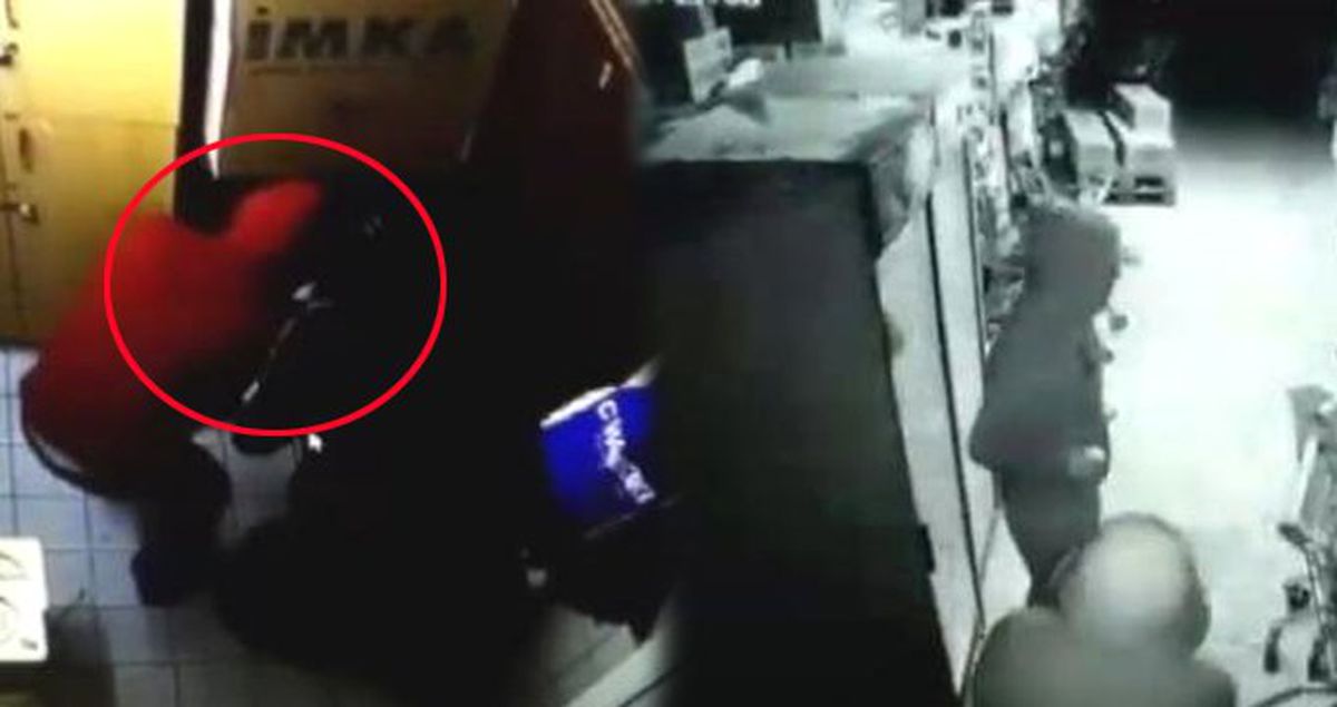 Market hırsızlarının soygun anı güvenlik kamerasına yansıdı