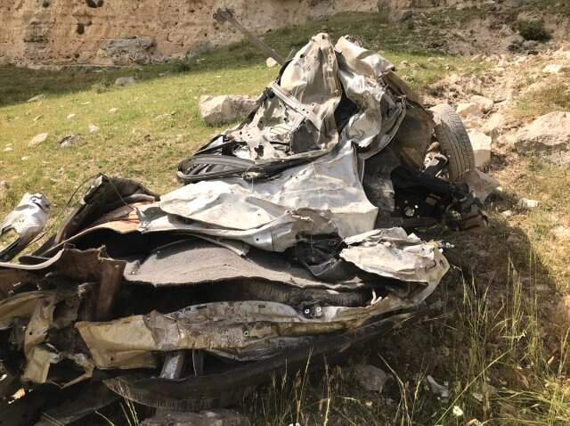 Siirt'te akılalmaz kaza! Uçuruma giden otomobilden son anda atladı