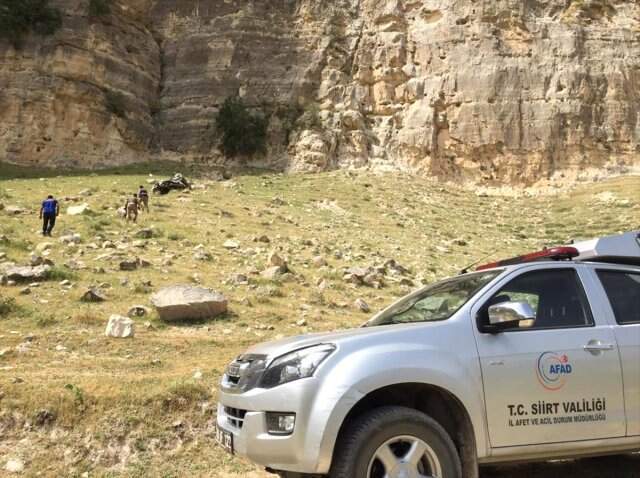 Siirt'te akılalmaz kaza! Uçuruma giden otomobilden son anda atladı