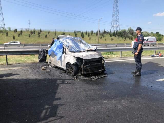 Son dakika! TEM'de otomobil TIR'la çarpıştı: 5 ölü