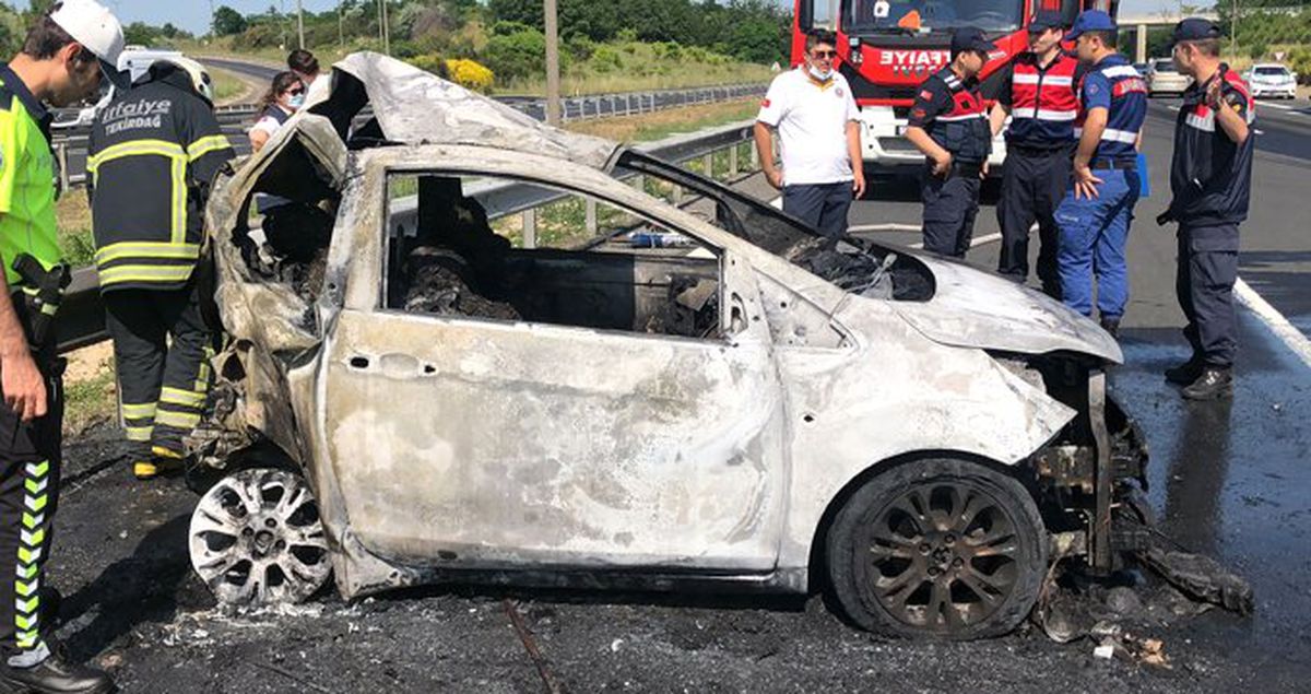 TEM'de otomobil TIR'la çarpıştı: 5 ölü
