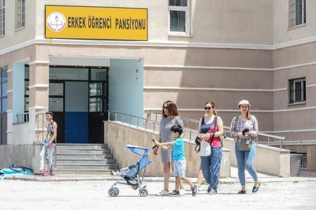 Van'da konaklayacak yer kalmadı! Oteller doldu, sosyal tesisler doldu, bu da yetmedi