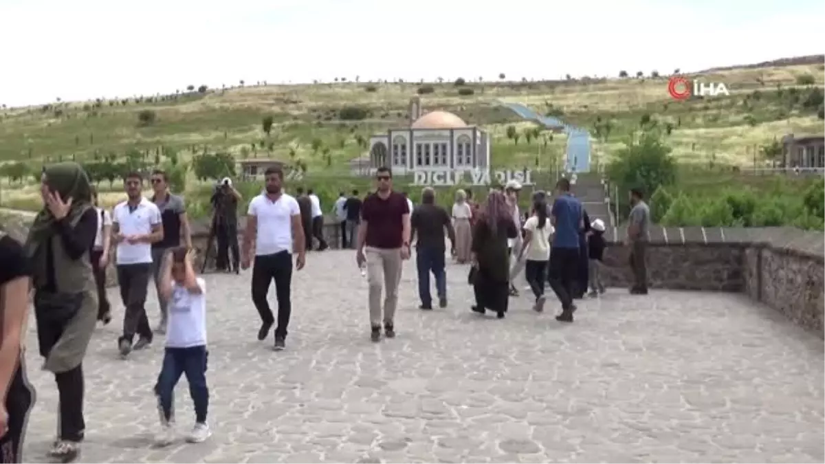 Diyarbakır'da tarihi mekanlar bayramda doldu taştı