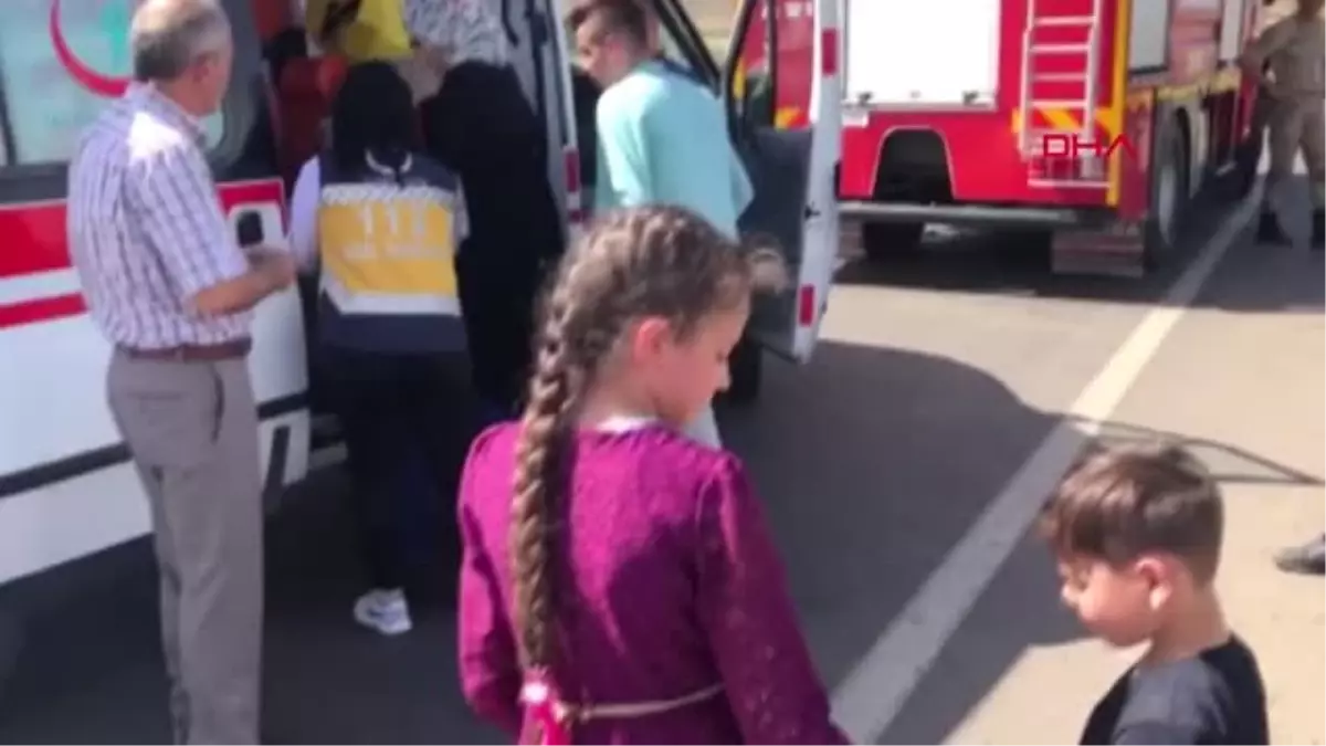 HATAY'DA 2 ARAÇ ÇARPIŞTI; 13 YARALI