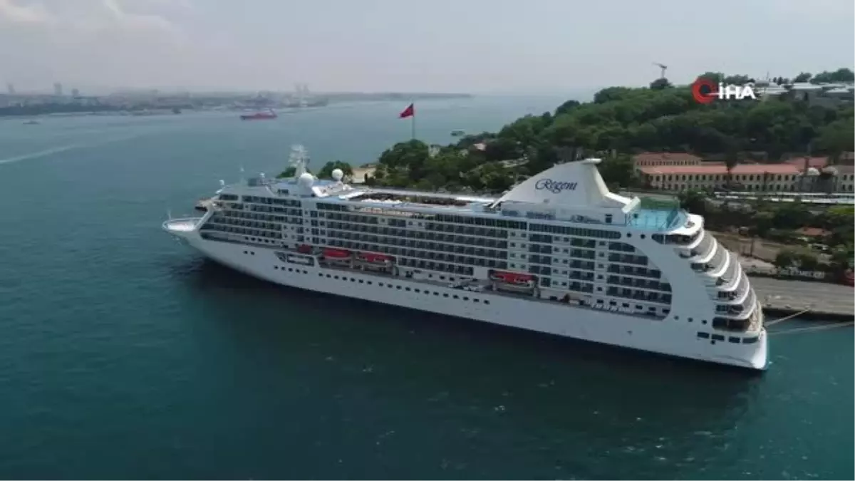 İstanbul'a 3.5 yıl aradan sonra gelen kruvaziyer gemisi havadan görüntülendi
