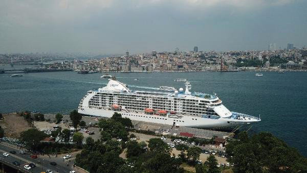 İstanbul'a 4 yıl aradan sonra ilk kruvaziyer gemisi geldi (Havadan fotoğraflar)