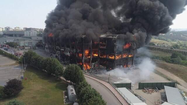 Kocaeli'deki fabrika yangınından kahreden görüntüler! 4 kişinin cesedine ulaşıldı