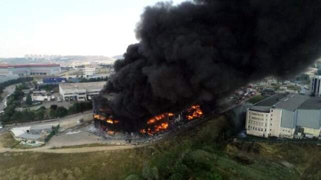 Kocaeli'deki fabrika yangınından kahreden görüntüler! 4 kişinin cesedine ulaşıldı