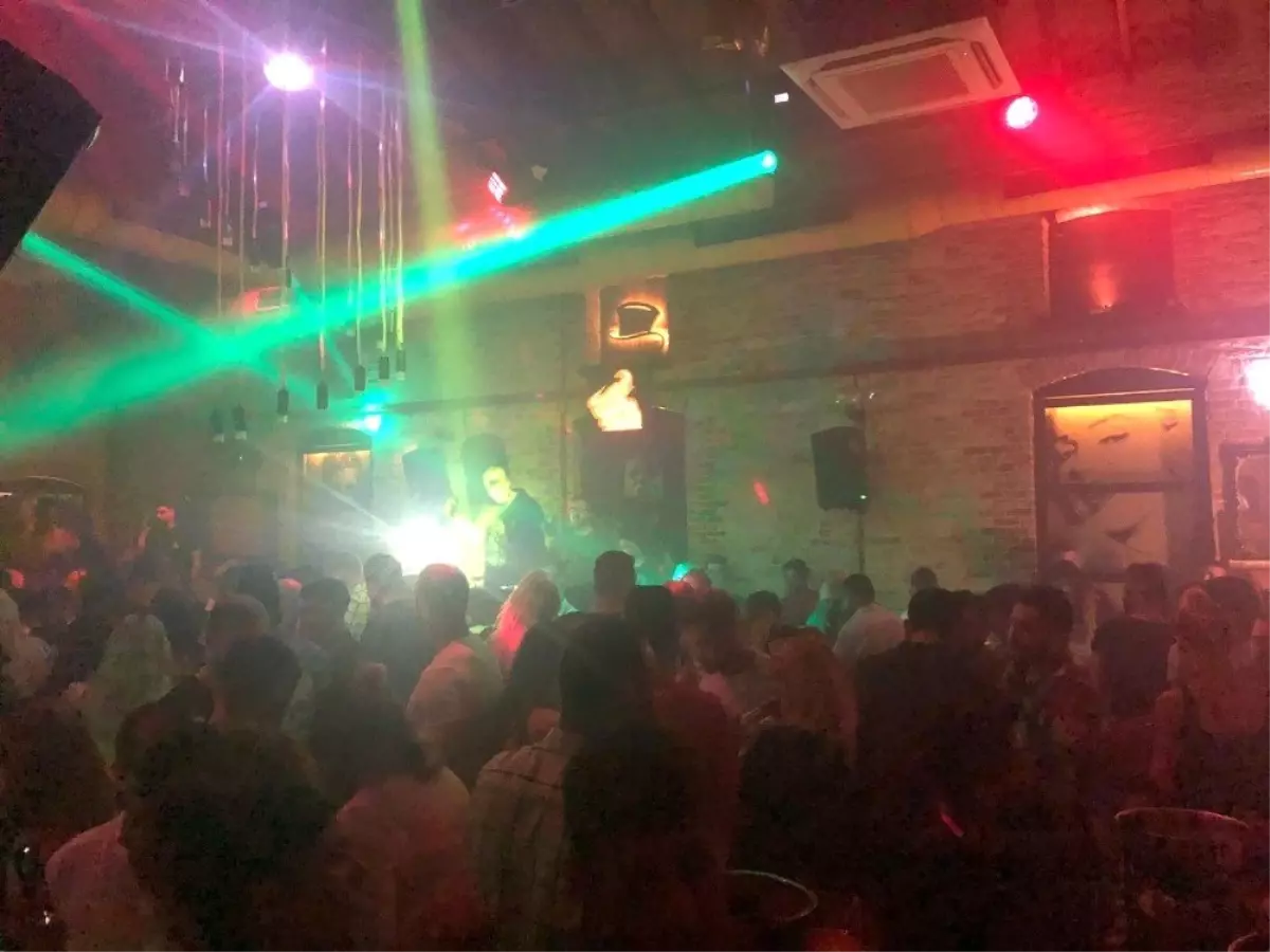 Kuşadası'nda bayramın gözdesi barlar
