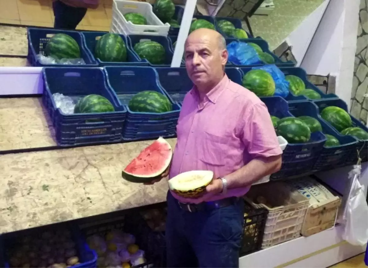 Manavlarda yarım karpuz dönemi