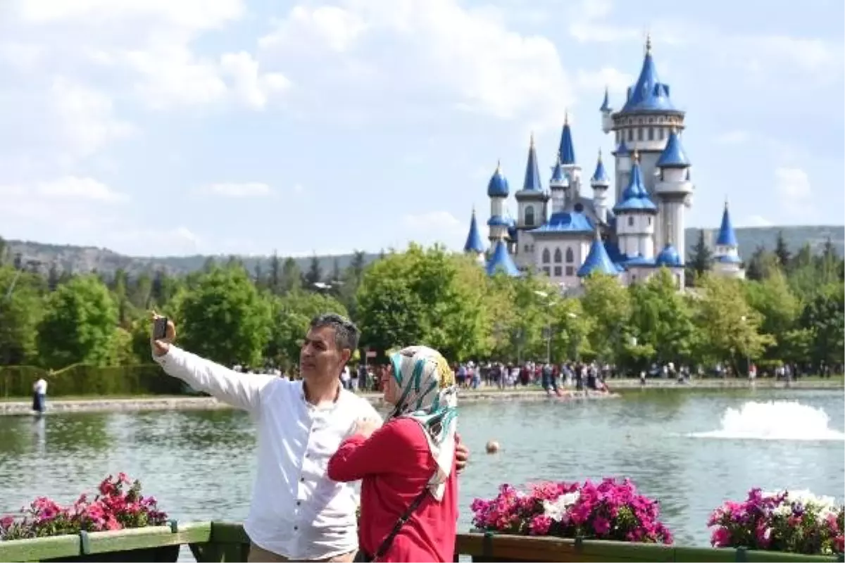 Masal Şatosu'na ziyaretçi akını
