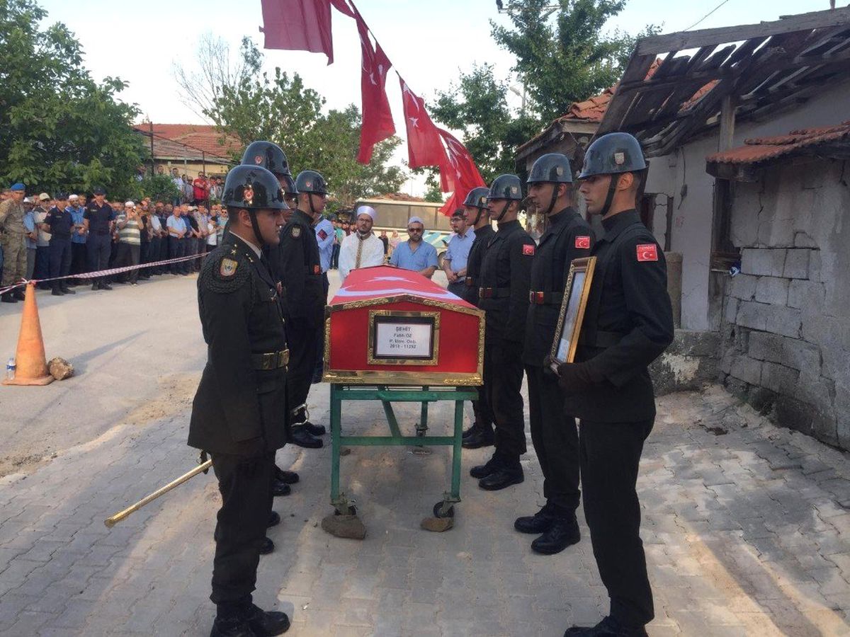 Pençe Harekatı şehidi Fatih Öz köyünde defnedildi