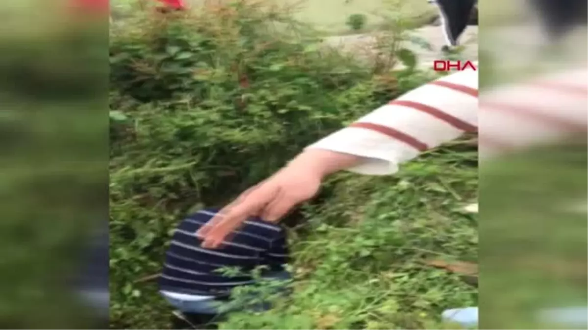 SİNOP SU KANALINA SIKIŞAN YAVRU KÖPEK KURTARILDI
