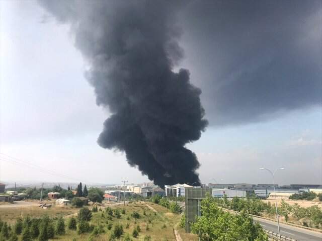Son Dakika! Kocaeli'de yanan tekstil fabrikasından acı haber geldi: 4 ölü