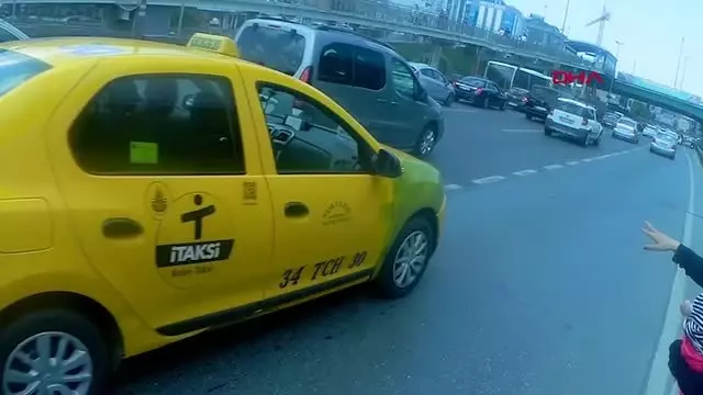 TAKSİCİNİN SURİYELİ KADINI BEBEĞİYLE D-100'DE YOL ORTASINDA BIRAKTI İDDİASI