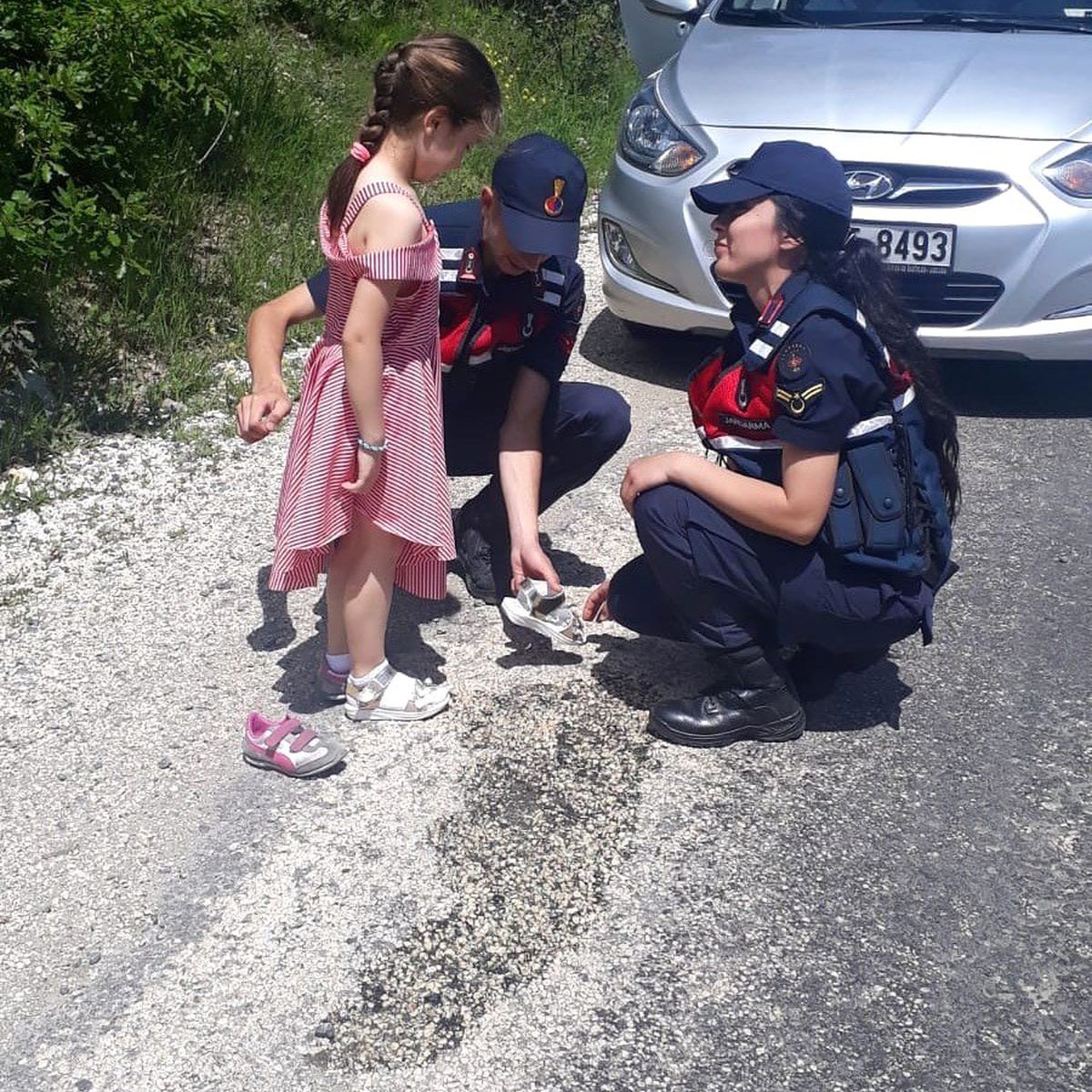 Taşköprü'de jandarma ekipleri çocukları sevindirdi