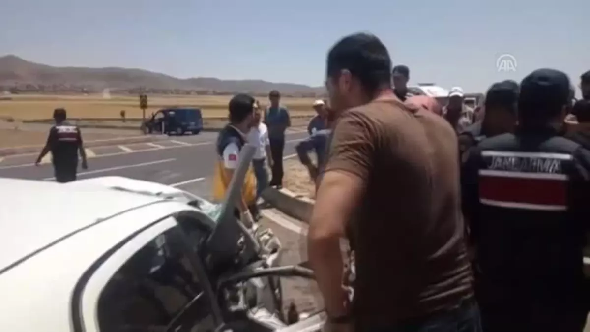Traktörle otomobil çarpıştı: 4 yaralı