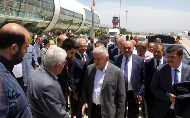 Binali Yıldırım'ın tokalaşması 1 saat 8 dakika sürdü