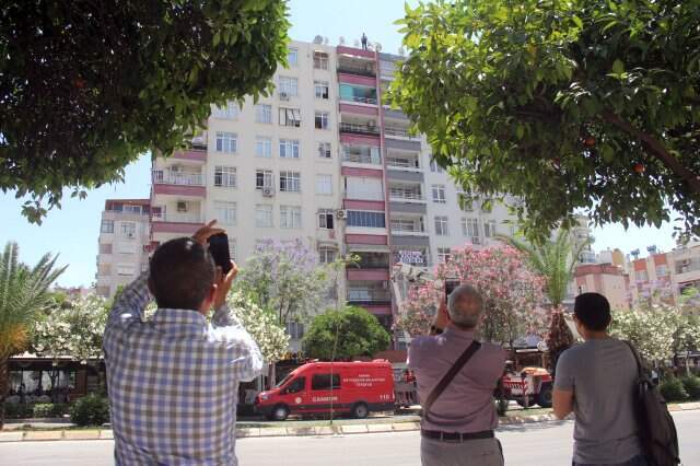 Adana'da yürekler ağza geldi! İntihardan 5 yaşındaki oğlu kurtardı