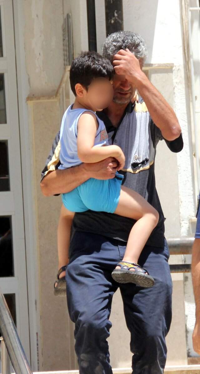 Adana'da yürekler ağza geldi! İntihardan 5 yaşındaki oğlu kurtardı