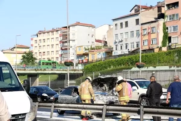 D-100 Karayolu'nda otomobildeki yangın trafiği aksattı