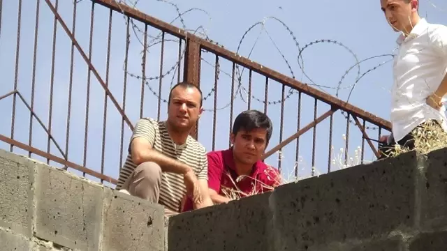 İntihar girişiminde bulunan genç kızı itfaiye eri son anda kurtardı! İntihar girişiminde bulunan genç kızı itfaiye eri son anda kurtardı!
