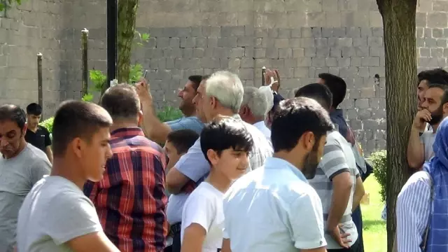 İntihar girişiminde bulunan genç kızı itfaiye eri son anda kurtardı! İntihar girişiminde bulunan genç kızı itfaiye eri son anda kurtardı!