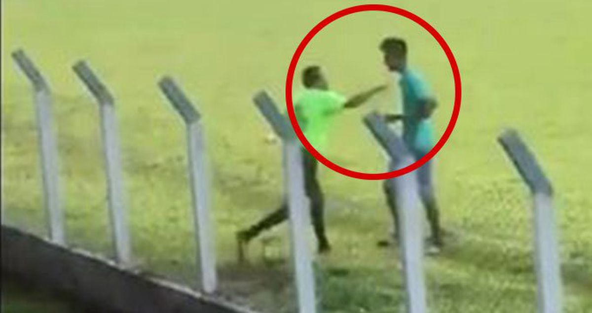 Hakem, kendisini iten taraftarı tek yumrukta yere serdi