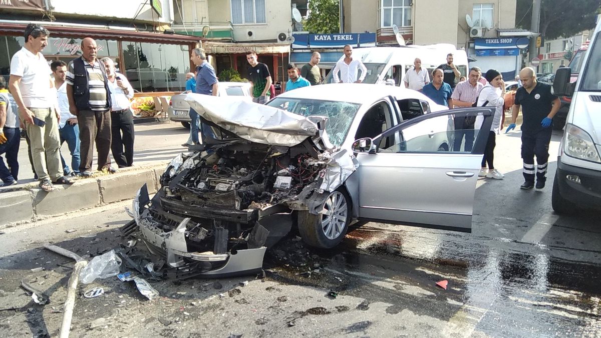 Kalp krizi geçiren sürücü otobüse çarptı: 1 ölü