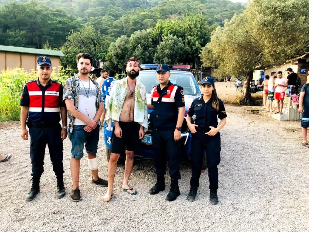 Kayalıklarda mahsur kalan kişi kurtarıldı