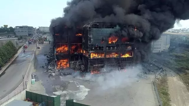 Kocaeli'deki yangınla ilgili fabrika sahibi gözaltına alındı Kocaeli'deki yangınla ilgili fabrika sahibi gözaltına alındı