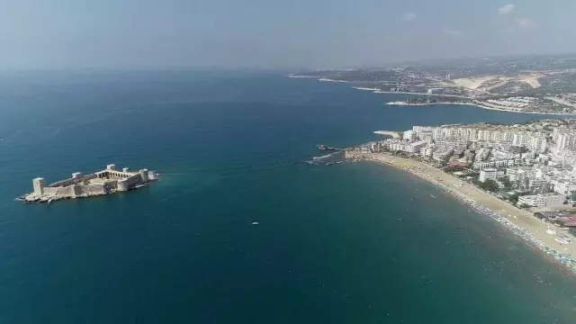 Mersin sahilleri doldu taştı Mersin sahilleri doldu taştı