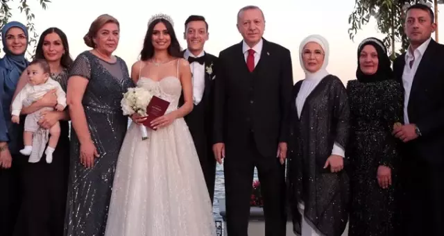 Mesut Özil ile Amine Gülşe dünyaevine girdi! Mesut Özil ile Amine Gülşe dünyaevine girdi!