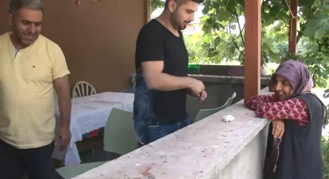 Mutfak masasında bulduğu toz elini yakınca AFAD ekipleri alarma geçti Mutfak masasında bulduğu toz elini yakınca AFAD ekipleri alarma geçti