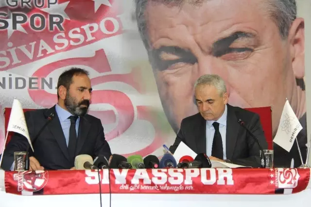 Sivasspor, Rıza Çalımbay ile sözleşme imzaladı Sivasspor, Rıza Çalımbay ile sözleşme imzaladı