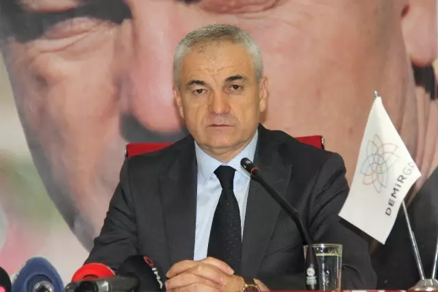 Sivasspor, Rıza Çalımbay ile sözleşme imzaladı Sivasspor, Rıza Çalımbay ile sözleşme imzaladı