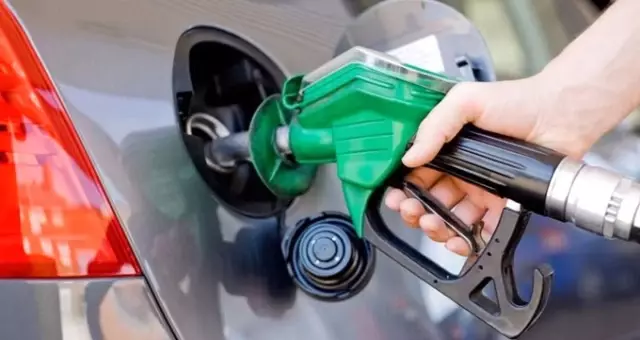Benzin ve motorine indirim geldi Benzin ve motorine indirim geldi