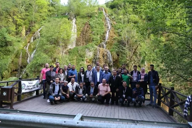 Tatilciler Karadeniz'e akın etti Tatilciler Karadeniz'e akın etti