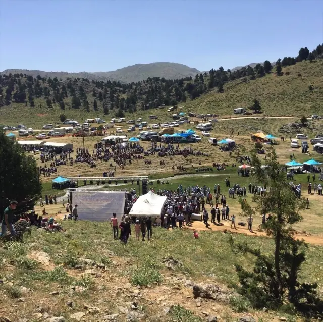 1. Ayran Pınarı Festivali düzenlendi 1. Ayran Pınarı Festivali düzenlendi
