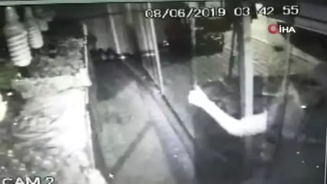 Bekçi düdüğünü duyan hırsız kayıplara karıştı Bekçi düdüğünü duyan hırsız kayıplara karıştı