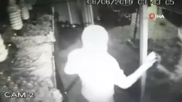 Bekçi düdüğünü duyan hırsız kayıplara karıştı Bekçi düdüğünü duyan hırsız kayıplara karıştı