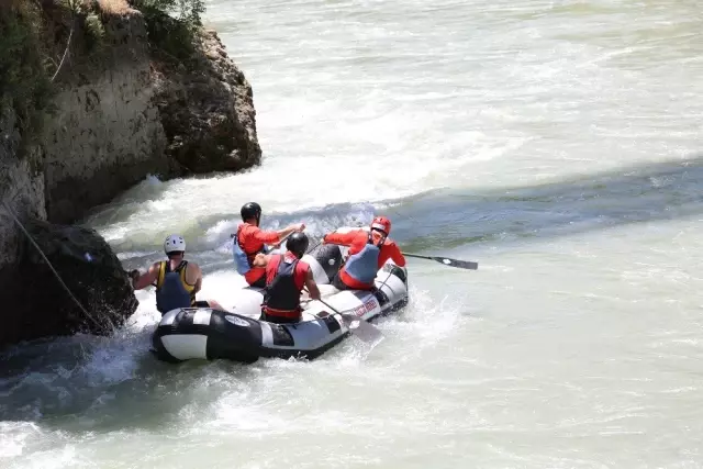 Dünya Rafting Şampiyonası heyecanı antrenmanla başladı Dünya Rafting Şampiyonası heyecanı antrenmanla başladı