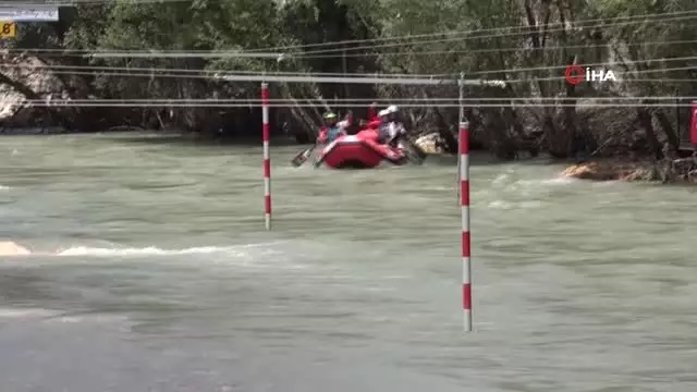 - Dünya Rafting Şampiyonası heyecanı antrenmanla başladı- Dünya Rafting Federasyonu Başkanı Danilo... - Dünya Rafting Şampiyonası heyecanı antrenmanla başladı- Dünya Rafting Federasyonu Başkanı Danilo...