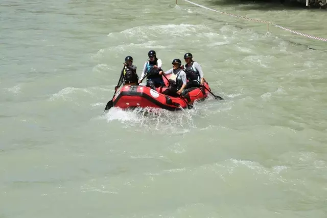 Dünya Rafting Şampiyonası heyecanı antrenmanla başladı Dünya Rafting Şampiyonası heyecanı antrenmanla başladı