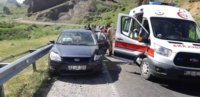 Köprüköy'de trafik kazası: 9 yaralı Köprüköy'de trafik kazası: 9 yaralı